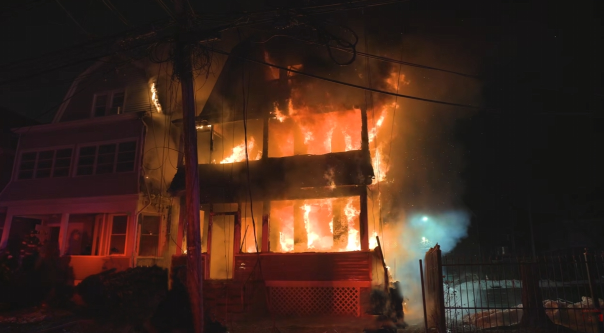 Conditions on arrival at a residential fire. 10-Minute Training 26-18